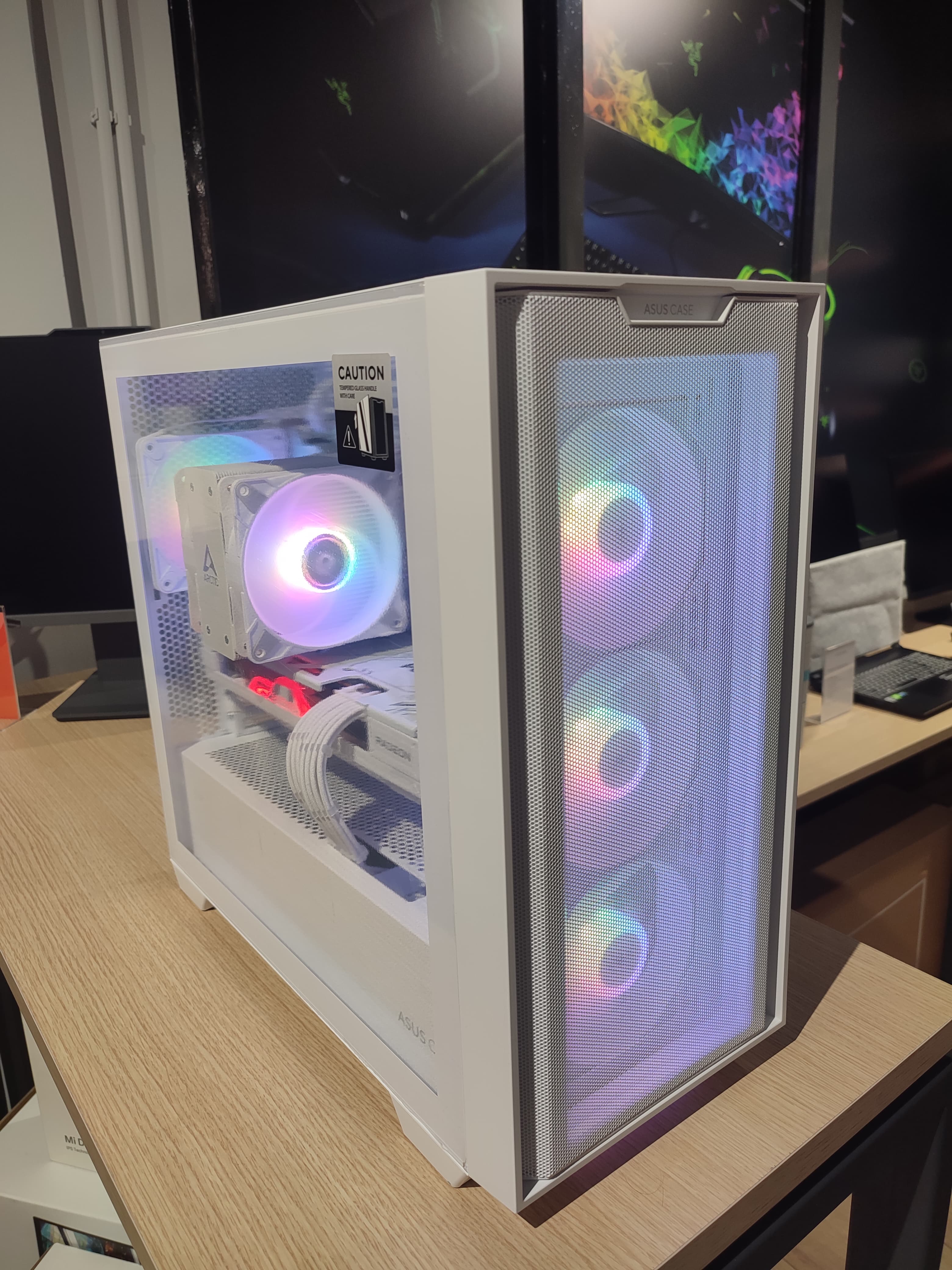 Vulcan Series , RX 7800 XT 16GB GDDR6 , AMD Ryzen 7 9700X , 32GB DDR5 RAM , 1TB NVMe Gen4 SSD - Albagame